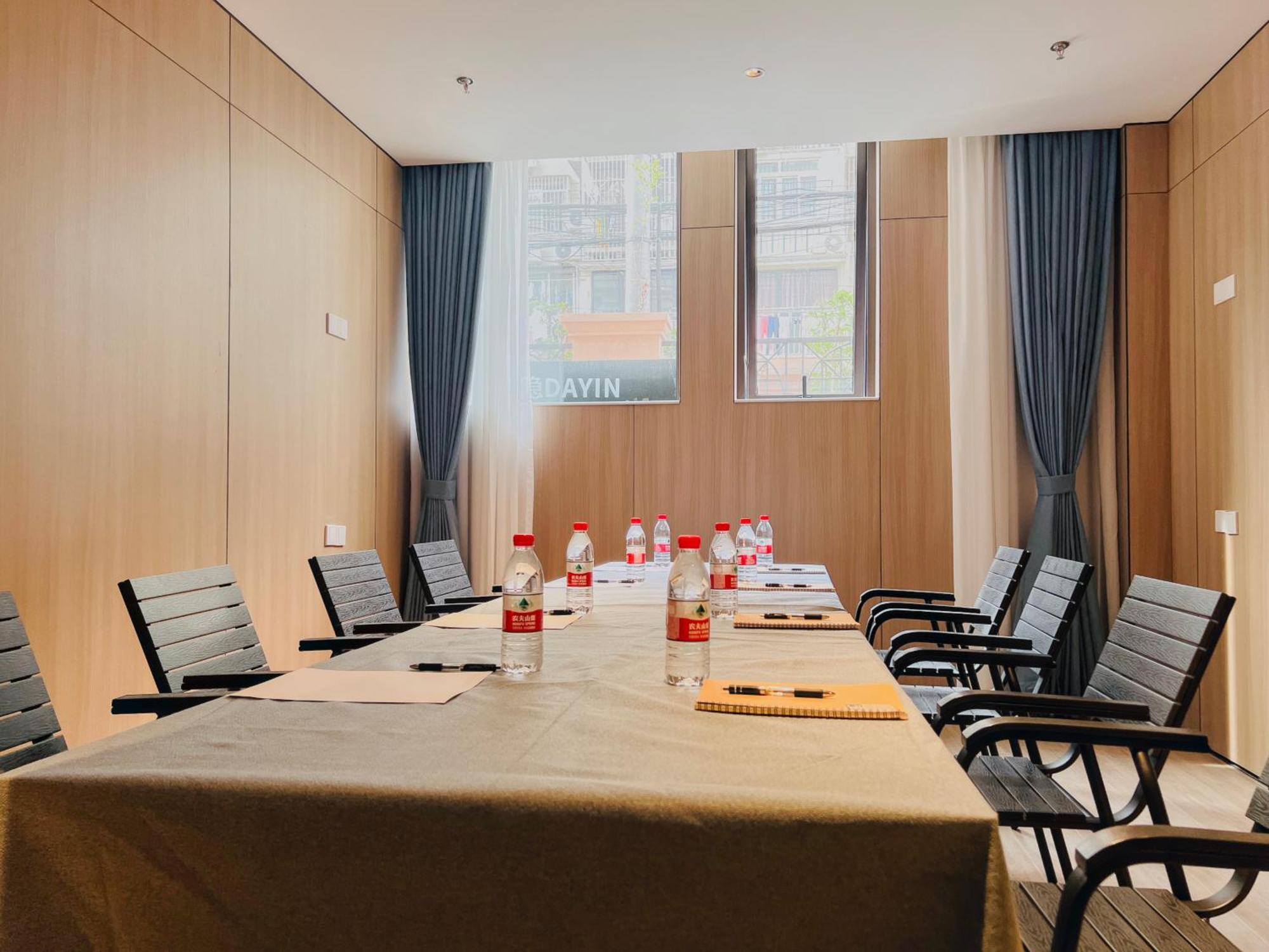 Dayin Garden Hotel -Near People'S Square & Nanjing Road-Large Social Area -Bar -Cafe -Gym -Free Laundry Luggage Storage -24H Front Desk-English Service Shanghai Exterior photo